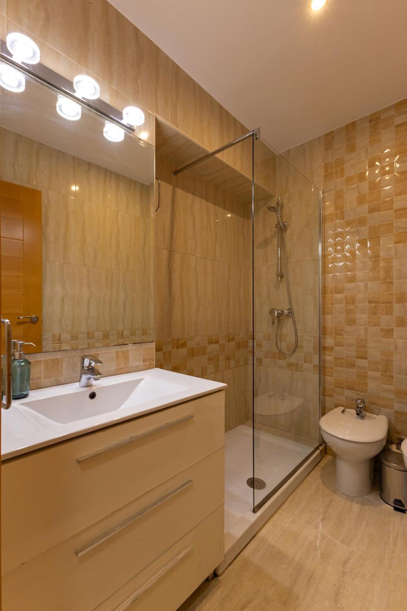 Charming 3 Bedroom Apartment At Triana Center By Oui Sevilla Dış mekan fotoğraf